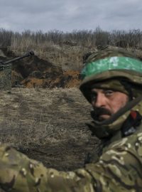 Ukrajinští vojáci poblíž frontové linie u Bachmutu