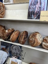 Jeff peče osm druhů chleba, které se ukázaly mezi zákazníky jako nejžádanější