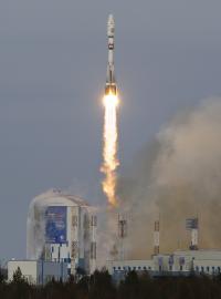První raketa odstartovala z kosmodromu v Amurské oblasti na východě Ruska před půldruhým rokem, 28. dubna 2016. Nosná raketa Sojuz 2.1a tehdy vynesla na oběžnou dráhu trojici menších družic.