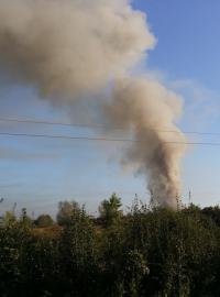 U Litvínova na Mostecku hoří komunální odpad na ploše zhruba jednoho hektaru.
