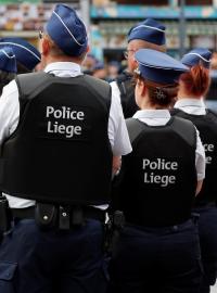 Policisté v belgickém Lutychu.