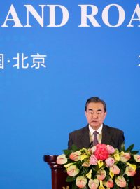 Čínský ministr zahraničí propaguje iniciativu nové Hedvábné stezky.