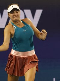 Šestnáctiletá česká tenistka Linda Fruhvirtová (na snímku) v osmifinále v Miami prohrála 2:6 a 3:6 s šestou hráčkou světa Španělkou Paulou Badosaovou