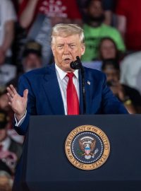 Americký prezident Donald Trump na setkání v Michiganu k příležitosti 100. dnu v úřadu