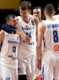 Čeští basketbalisté zvládli napínavou koncovku přímého souboje o postup do semifinále olympijské kvalifikace