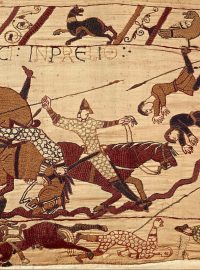 Znázornění bitvy u Hastingsu na slavné tapisérii.