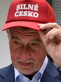 Inspirace Andreje Babiše (vpravo) Donaldem Trumpem je přiznaná