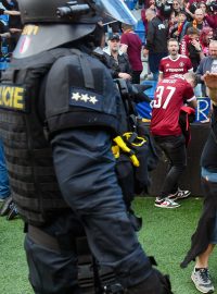 Fanoušci Sparty po výhře v Mladé Boleslavi, která letenskému velkoklubu zajistila ligový titul