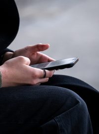 Mobilní telefon (ilustrační foto)